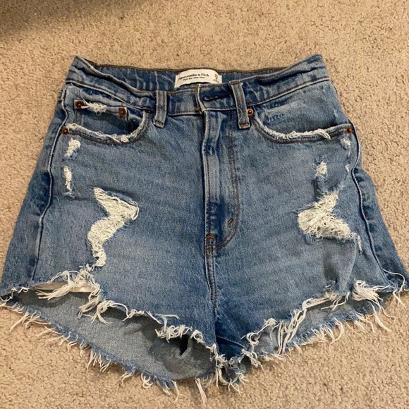 Abercrombie & Fitch Pants - Abercrombie curve love shorts